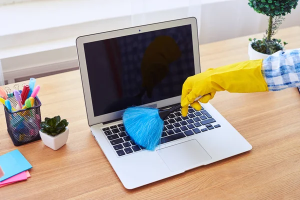 Attentive charwoman dusting with small broom keyboard — Stock Photo, Image