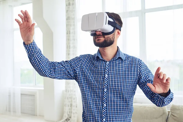 Attractive man with beard working in VR glasses — Stock Photo, Image