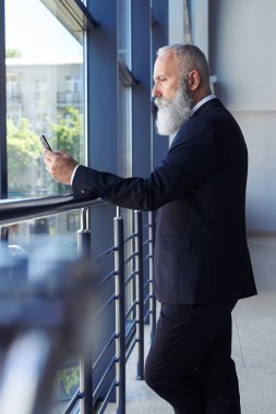 Grim efendim yaş 50-60 sörf içinde telefon