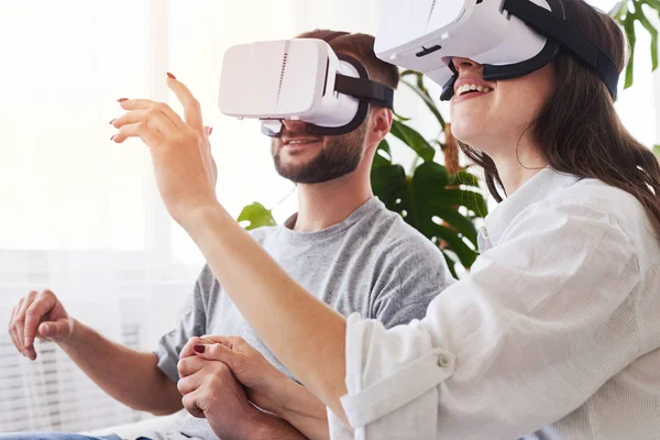 Woman and man in VR goggles holding hands and orienting in space — Stock Photo, Image