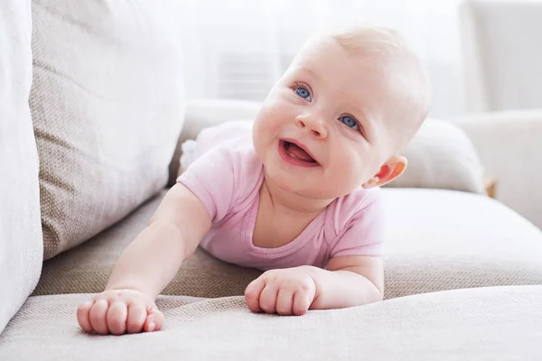 Gorgeous little baby crawling on sofa — Stock Photo, Image