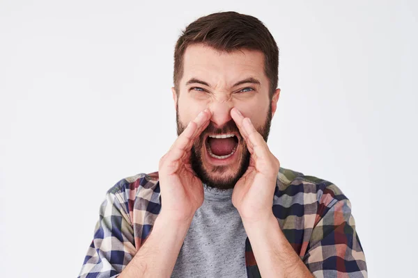 Bearded man shouting loudly with hands on the mouth — Stock Photo, Image