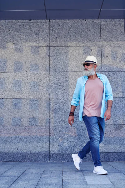 Yaşlı erkek geri dönüş