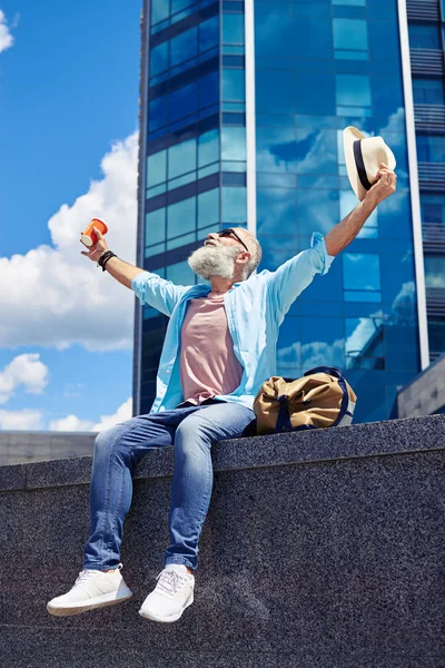 Erkek yükselen eller