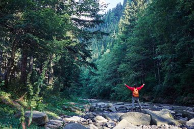 Dağ Nehri üzerinde uzanmış eller erkek fiyatı 