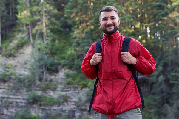 Smiling bearded hiker in mountains — Stock Photo, Image