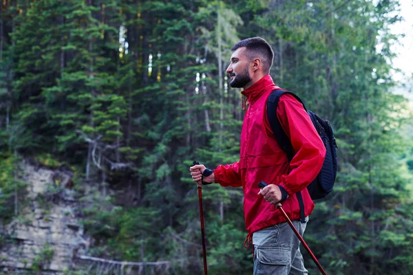 Düz seyir Polonyalılar ile genç adam 