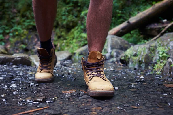 Primer plano de las botas de excursionista —  Fotos de Stock