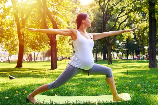 Harmonious pregnant woman meditating in yoga pose outdoors — Stock Photo, Image