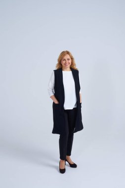 Olgun sarışın kadın Studio