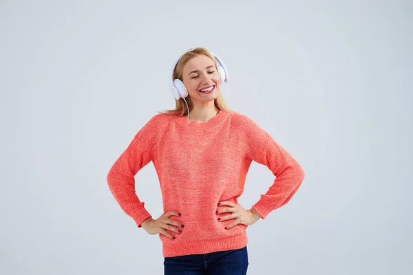 Blond in headphones with closed eyes — Stock Photo, Image