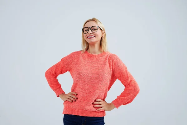 Smiley bionda in occhiali — Foto Stock