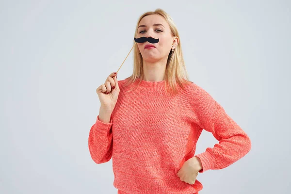 Mujer divertida con bigote falso —  Fotos de Stock