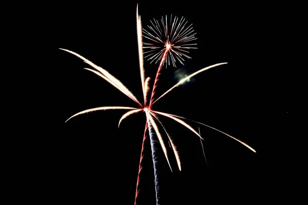 Fogo de artifício vermelho, branco e azul — Fotografia de Stock