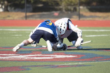 Yüzü Kapalı lacrosse oyunu başlatmak için