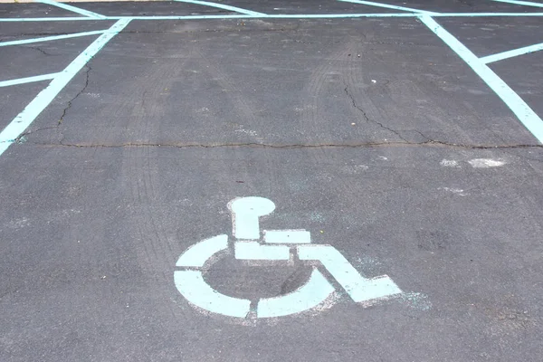 Miejsce parkingowe dla niepełnosprawnych — Zdjęcie stockowe