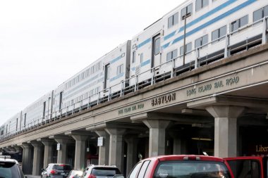 Babylon pistlerde Double Decker tren tren istasyonu