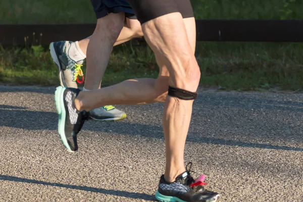 Runners leg with a knee brace — Stock Photo, Image