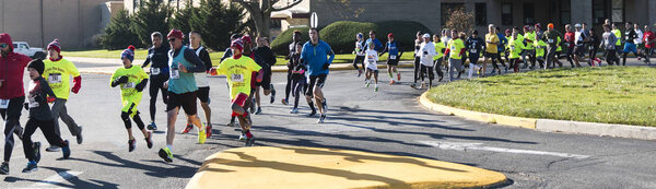 Road race start during Thanksgiving week