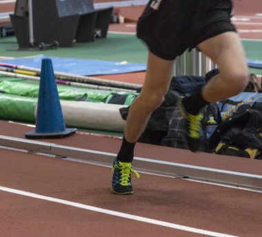 Onun ayak parça aşağı hız kalkarken runner