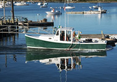 Istakoz balıkçı teknesi bas Harbor Maine'de yedekleme