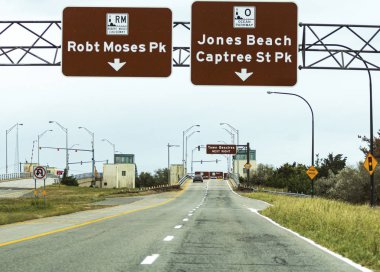 Robert Moses Causeway 'e doğru gidiyor. 