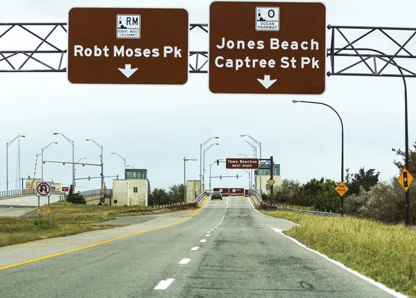 Robert Moses Causeway 'e doğru gidiyor. — Stok fotoğraf
