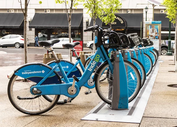 Philadelphia Pennsylvania Usa April 2019 Blue Indego Fahrräder Stehen Einem — Stockfoto