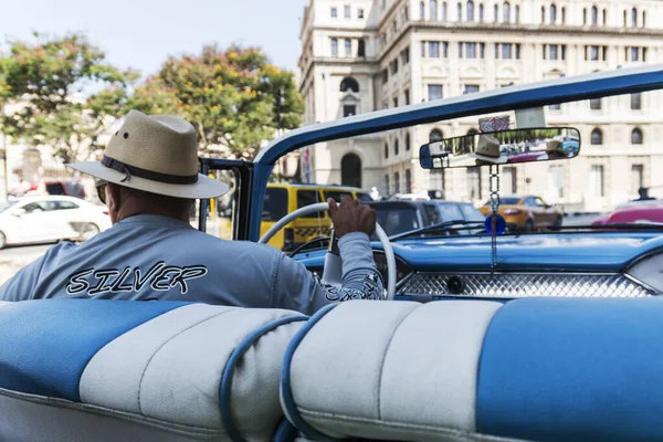 Гавана Куба Июля 2018 Года Владелец Классического Кабриолета Chevy Belair — стоковое фото