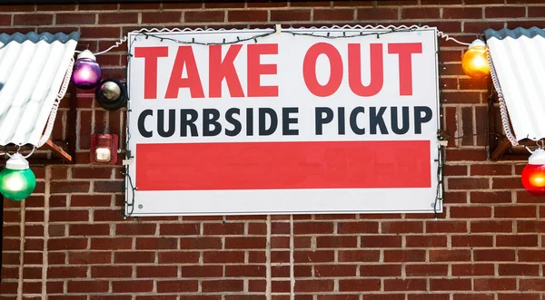 Restaraunt Has Take Out Only Curbside Pick Sign Posted Brick — Stock Photo, Image