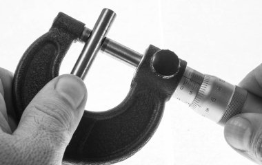 Hassas ölçüm için mikrometre