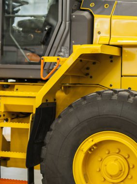 Sarı Lastik tekerlekli yükleyici