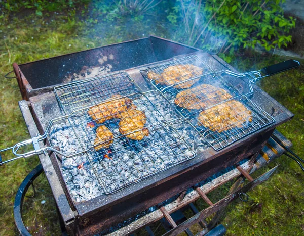 Barbecue op de grill — Stockfoto