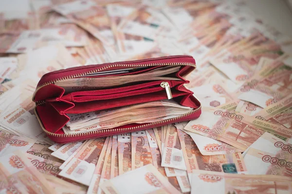 para için kırmızı çanta