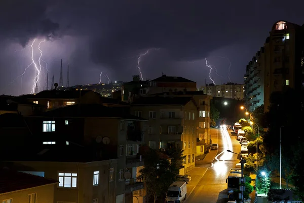 Şimşek fırtınası İstanbul