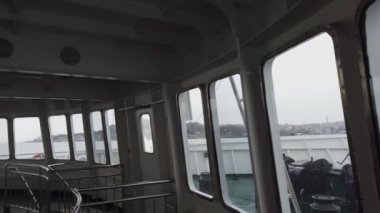 İstanbul 'da bir feribotun güvertesi
