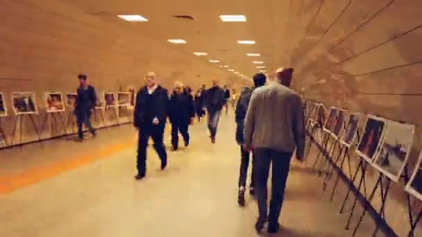 Stanbul Metrosu Nda Otoyol Yürüyüş Yolu Gezgin Tramvay Travelatör Olarak — Stok video