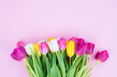 Anneler günün kutlu olsun. Çokrenkli resmin yüksek açılı görünümü