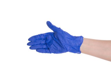 Fizikçiler hasta kavramına el yordamıyla yaklaşıyor. Beyaz arka planda izole edilmiş, canlı nitril eldivenli el fotoğrafı.