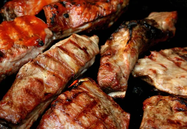 Costillas y salsa para la fiesta —  Fotos de Stock