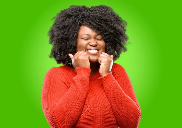 Beautiful African Woman Confident Happy Big Natural Smile Laughing — Stock Photo, Image