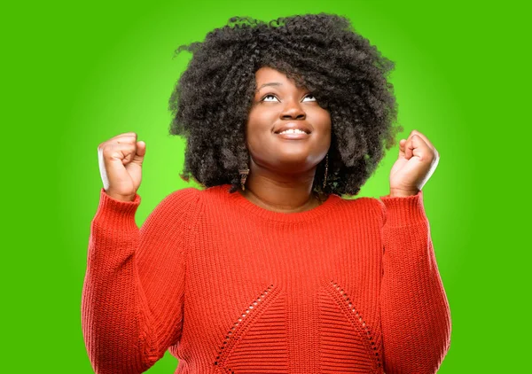 Schöne Afrikanische Frau Glücklich Und Aufgeregt Sieg Feiern Ausdruck Großer — Stockfoto