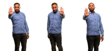 Hayır, güvenlik, savunma veya kısıtlama, belki iterek ifade sakallı Afrikalı-Amerikalı adam kötü tutum dur işareti el ile yapma ile rahatsız