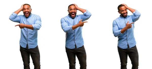 Африканский Американец Бородой Указывающий Пальцем Сторону — стоковое фото
