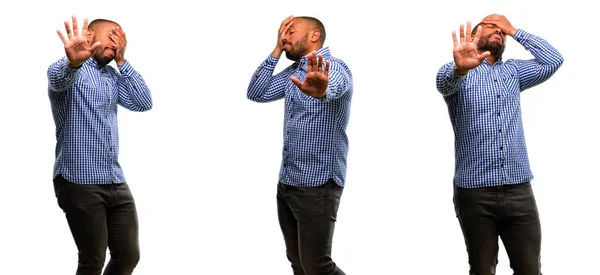 Afrika Kökenli Amerikalı Adam Stresli Utangaç Baş Yorgun Sinirli Tutmak — Stok fotoğraf