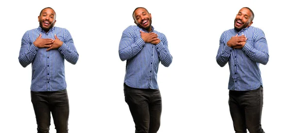 Africano Americano Com Barba Ter Sorriso Encantador Mãos Dadas Coração — Fotografia de Stock