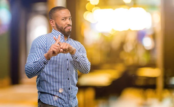 Афроамериканець Людиною Бородою Дратує Погані Відносини Робить Знак Зупинки Рукою — стокове фото