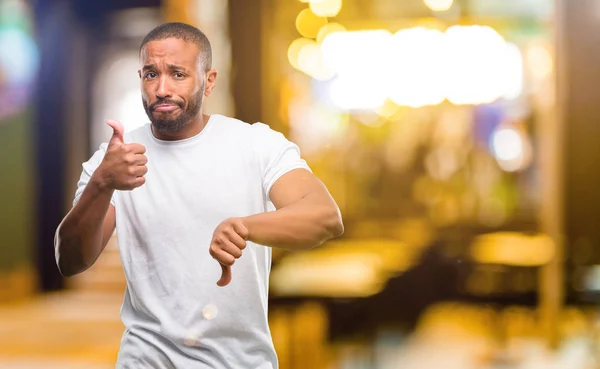 Hombre Afroamericano Con Barba Confundido Con Pulgares Arriba Abajo Tratando —  Fotos de Stock