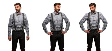 Orta yaş adam, sakal ve papyon şüphe ifade, şaşırtmak ve kavramı, belirsiz gelecek merak ediyorum