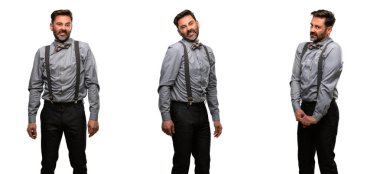 Orta yaş adamla tatminsizlik, sakal ve papyon kızgın ve stresli frowns yüzüme tedirgin ve rahatsız, öfke ifade